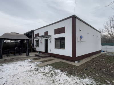 Triplex cu grădină și stradă privată – confort, intimitate și stil