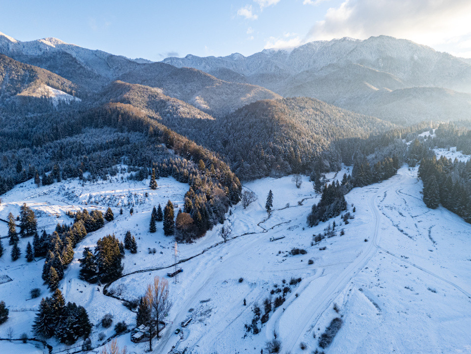 Teren pentru turism / complex vile la intrare în CANIONUL ȘAPTE SCĂRI