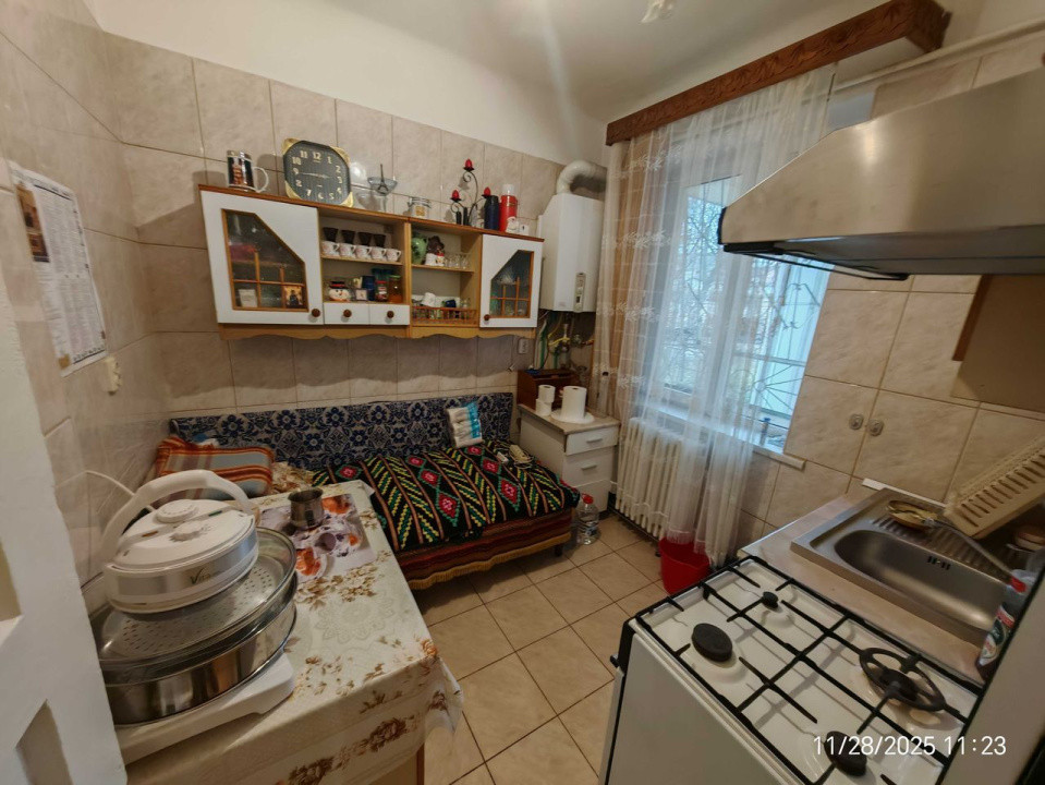 Apartament cu  2 camere 60m2 + boxă 13m2, cu 2 bai, decomandat Copou