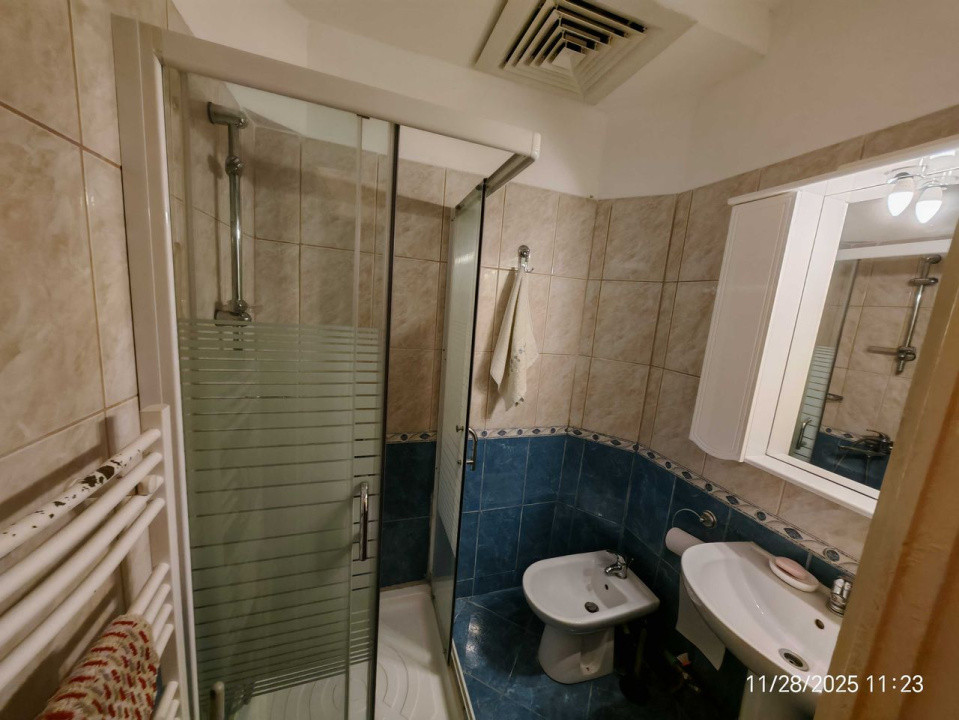 Apartament cu  2 camere 60m2 + boxă 13m2, cu 2 bai, decomandat Copou