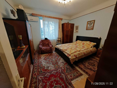 Apartament cu  2 camere 60m2 + boxă 13m2, cu 2 bai, decomandat Copou