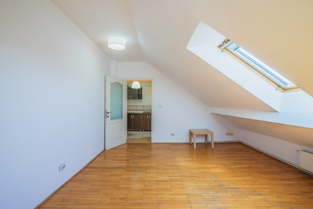 Oază de lumină și confort: Mansardă de vânzare