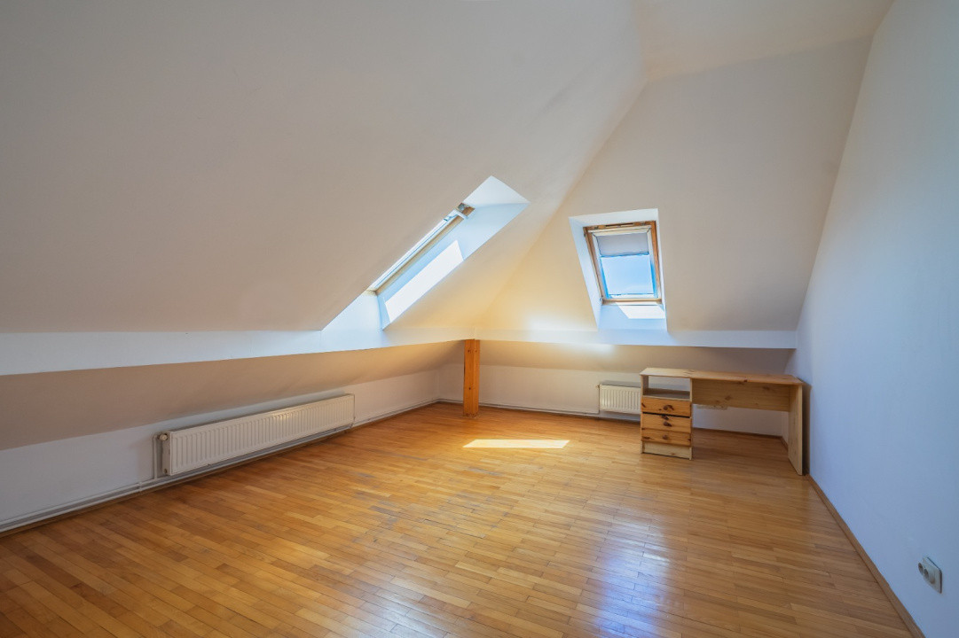 Oază de lumină și confort: Mansardă de vânzare