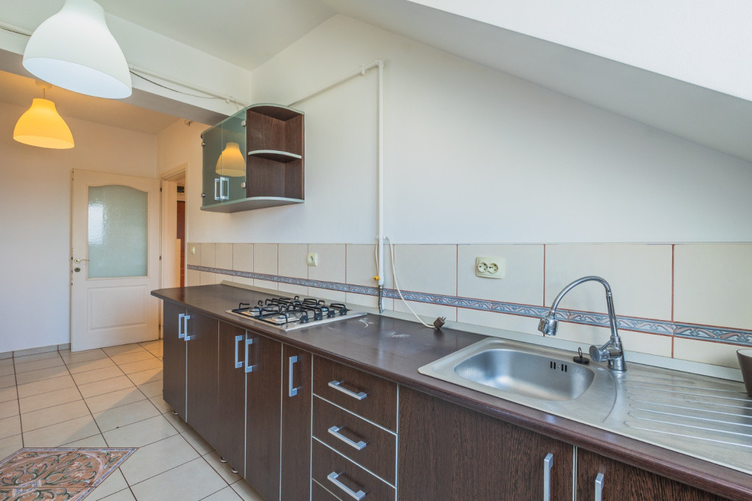 Oază de lumină și confort: Mansardă de vânzare