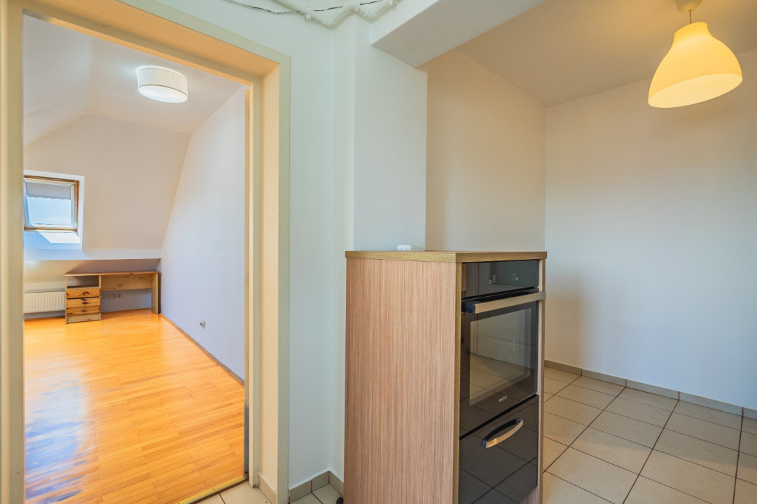 Oază de lumină și confort: Mansardă de vânzare