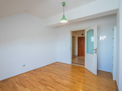 Oază de lumină și confort: Mansardă de vânzare