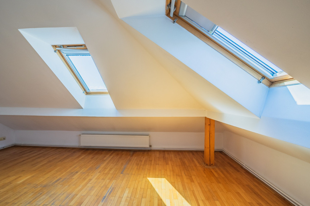 Oază de lumină și confort: Mansardă de vânzare