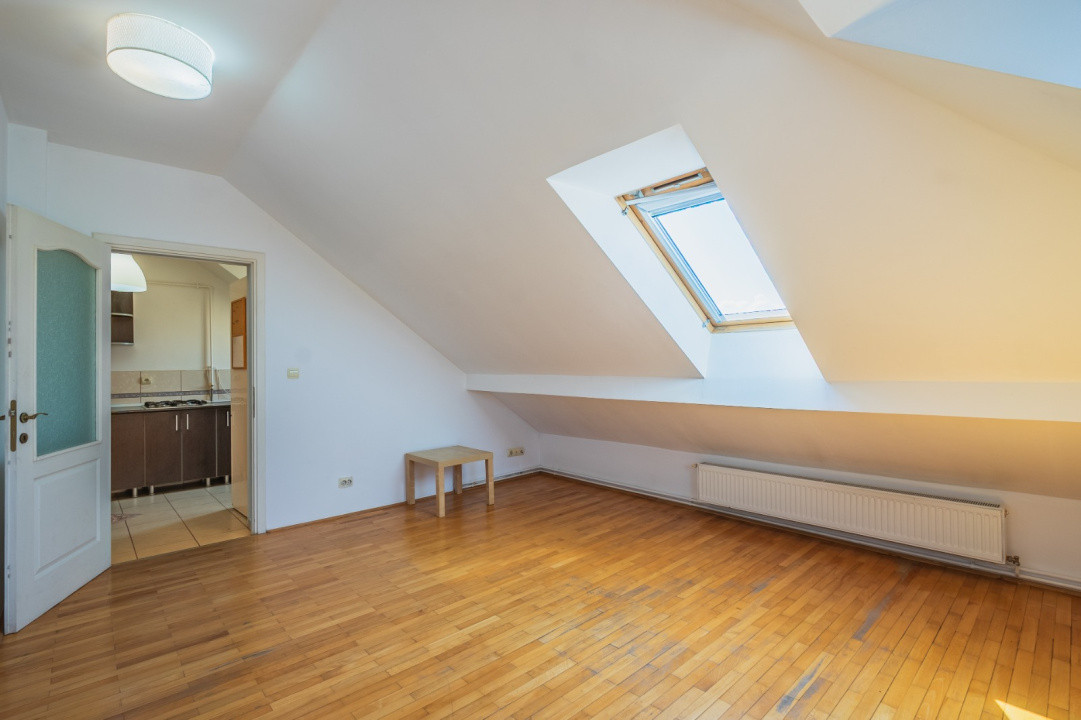 Oază de lumină și confort: Mansardă de vânzare