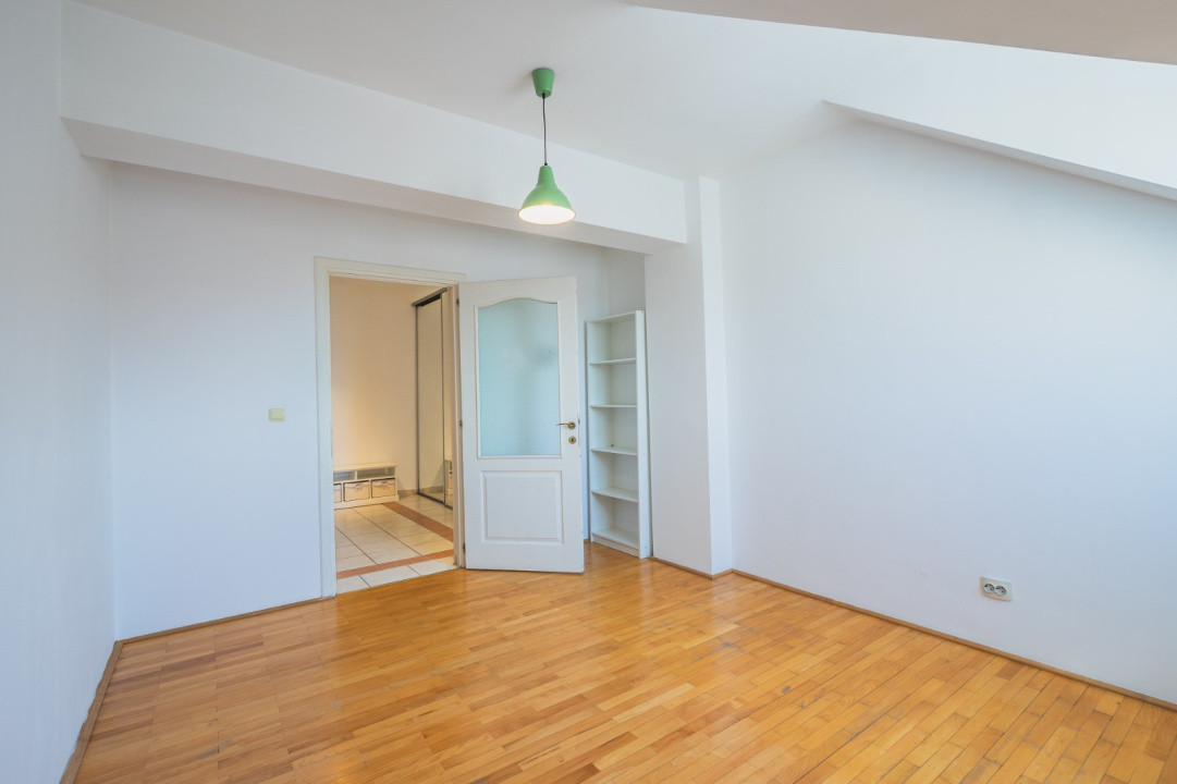 Oază de lumină și confort: Mansardă de vânzare