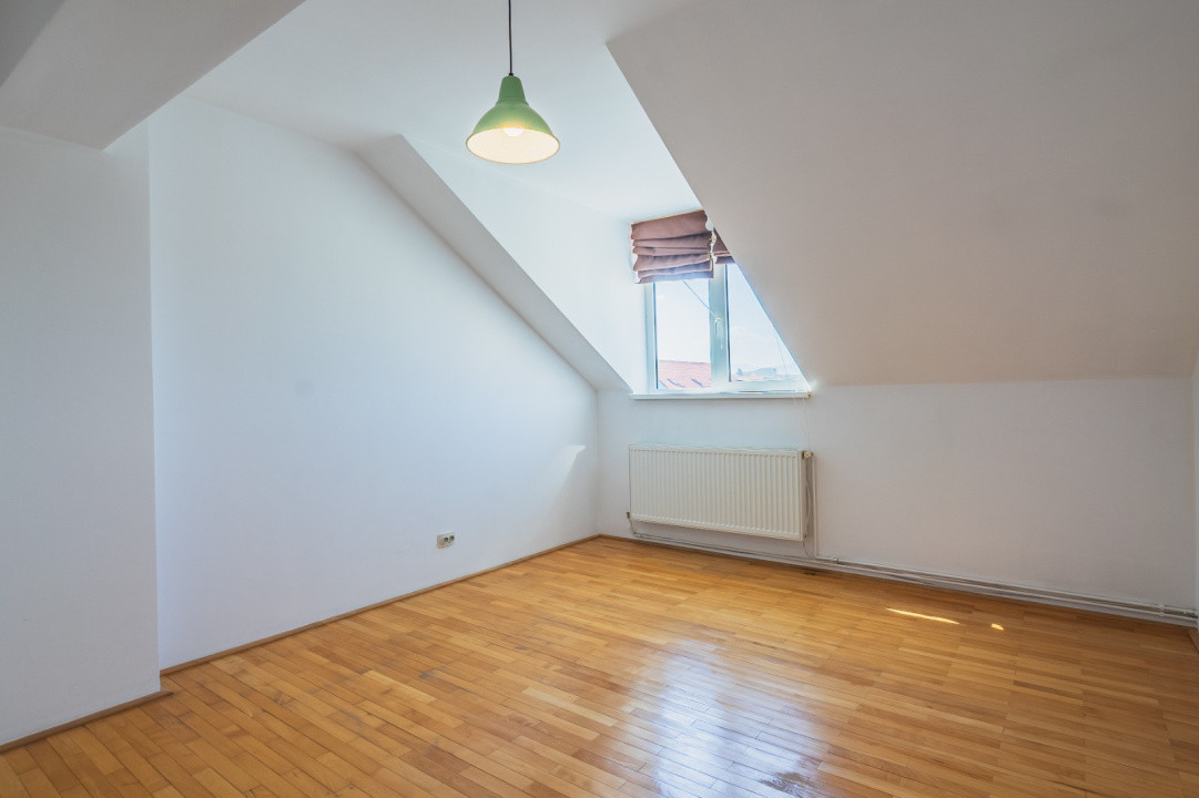 Oază de lumină și confort: Mansardă de vânzare