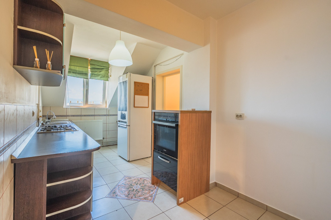 Oază de lumină și confort: Mansardă de vânzare