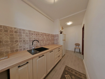  Închiriere apartament cu 3 camere - strada Avram Iancu