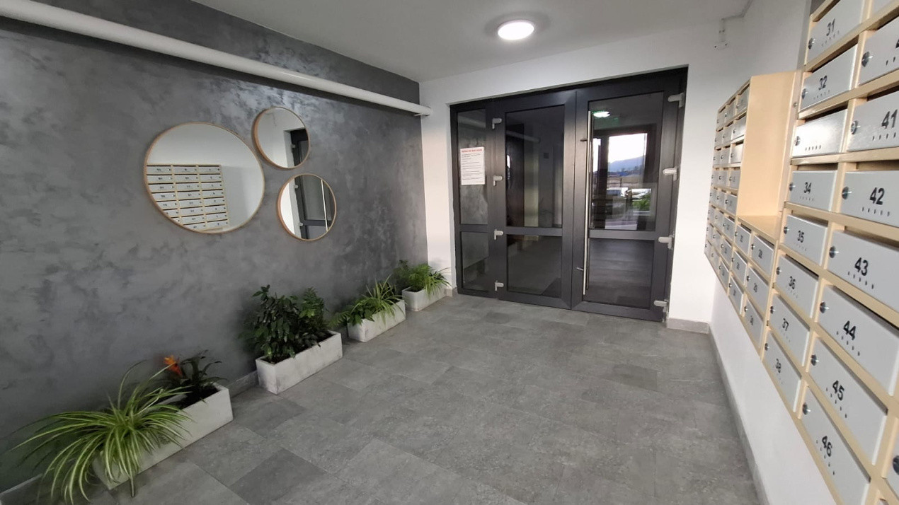 Apartament cu 2 Camere I Decomandat i Parcare - Tractorul