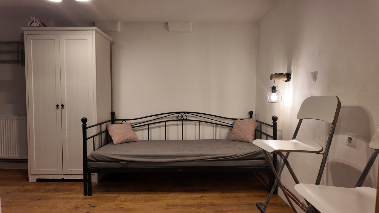 Închiriere garsonieră mobilată și utilată - Strada Postăvarului, Centrul Istoric