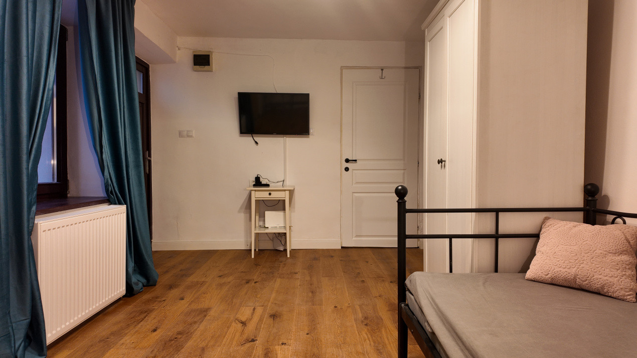 Închiriere garsonieră mobilată și utilată - Strada Postăvarului, Centrul Istoric