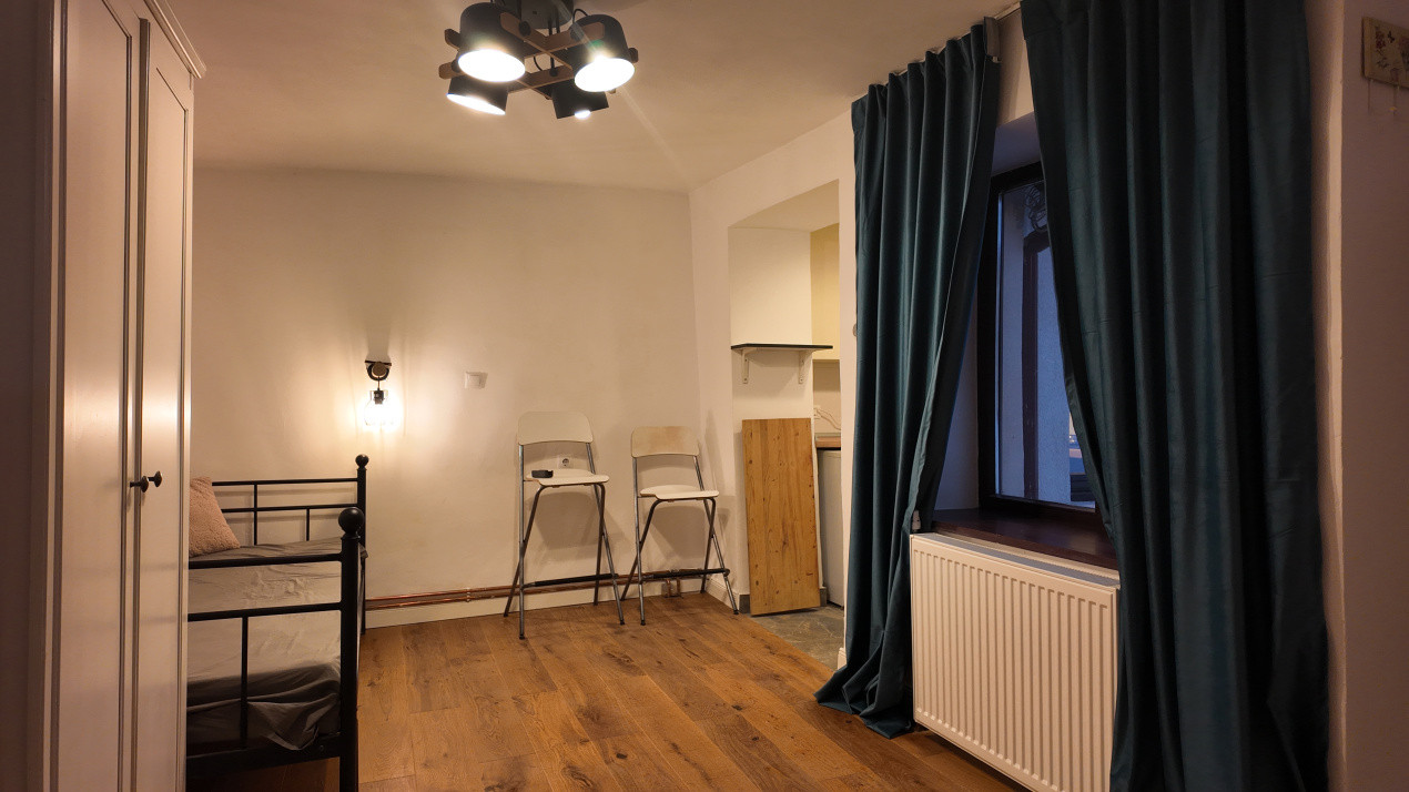 Închiriere garsonieră mobilată și utilată - Strada Postăvarului, Centrul Istoric