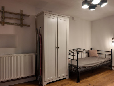 Închiriere garsonieră mobilată și utilată - Strada Postăvarului, Centrul Istoric