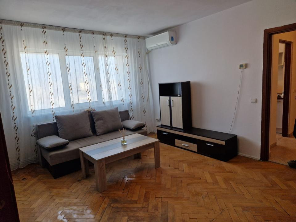 Apartament cu 2 camere in apropiere de Palas, semidecomandat, luminos, spatios!