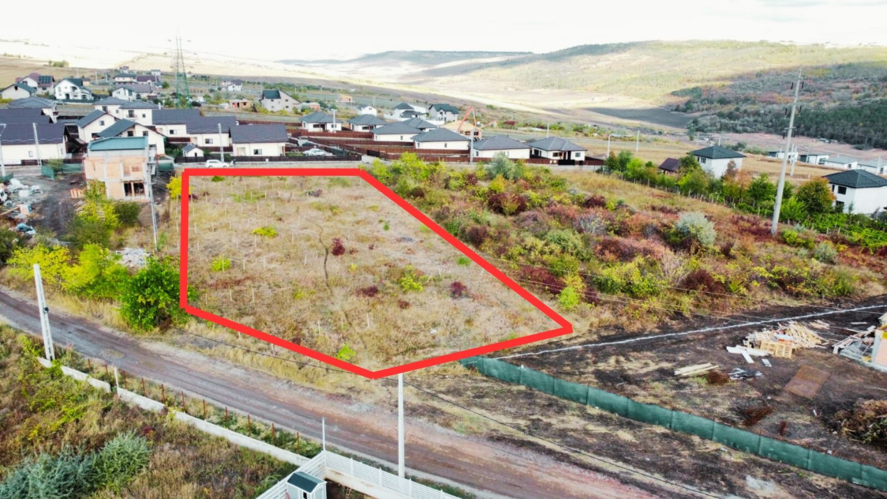 Teren de 3200 m² în Valea Lupului, pentru case/duplexuri/înșiruite