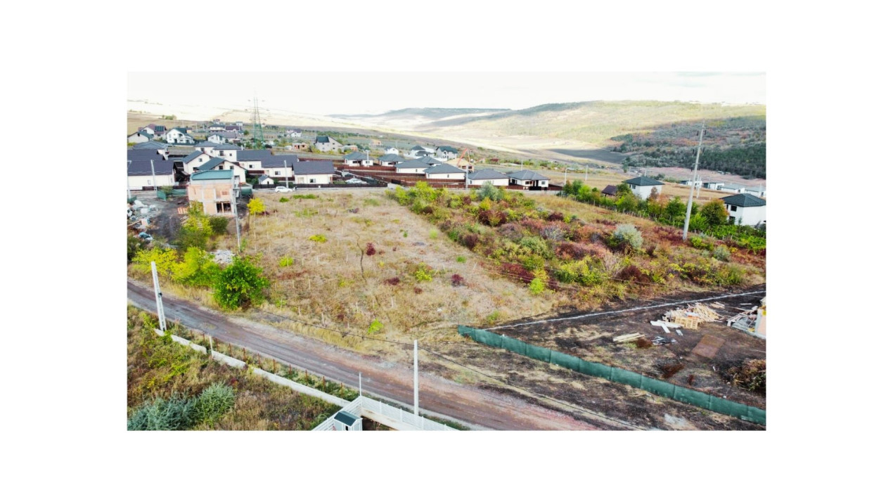 Teren de 3200 m² în Valea Lupului, pentru case/duplexuri/înșiruite