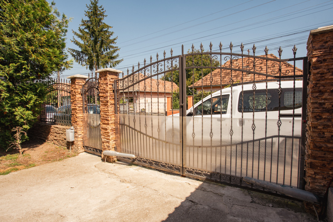 2 Case în curte  în Sângeorgiu de Mureș 