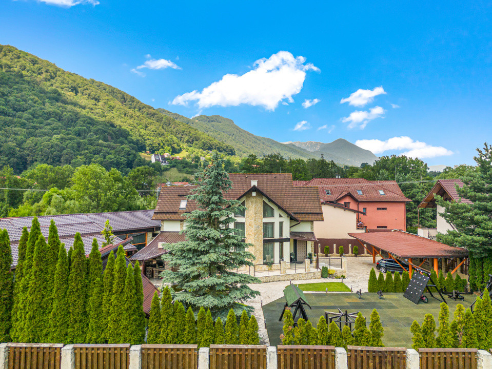 Vilă spectaculoasă lângă Castelul Bran cu piscină și cramă COMISION 0%