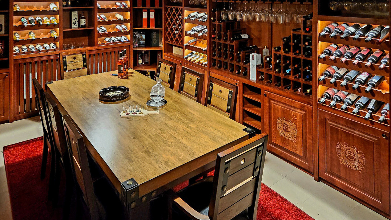 Vilă spectaculoasă lângă Castelul Bran cu piscină și cramă COMISION 0%