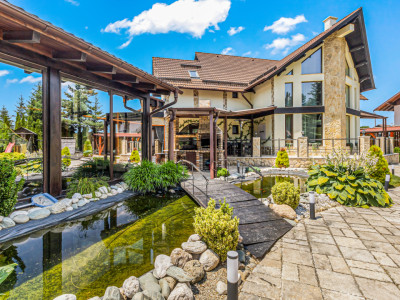 Vilă spectaculoasă lângă Castelul Bran cu piscină și cramă COMISION 0%