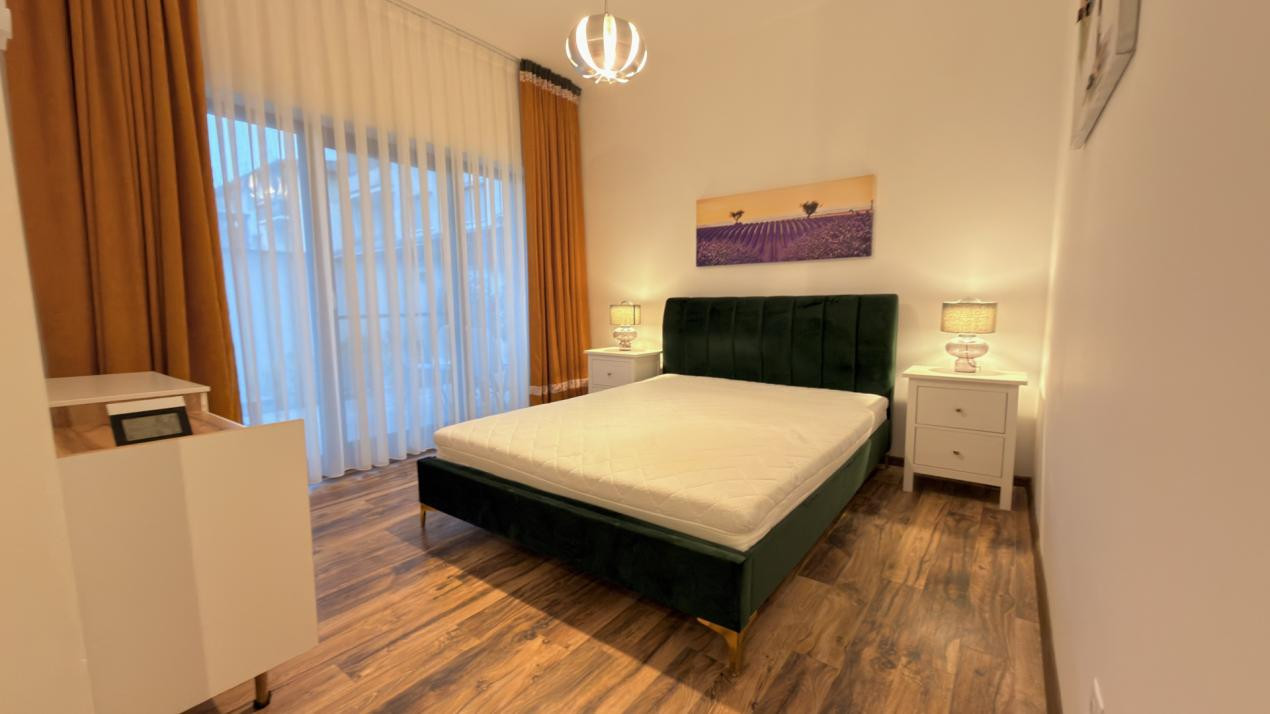 Apartament la parter cu curte privată, terase și două locuri de parcare