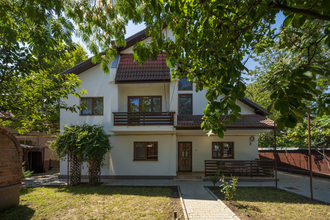 Casa de vacanta cu teren 5394 mp, Pucioasa, Dambovita	
