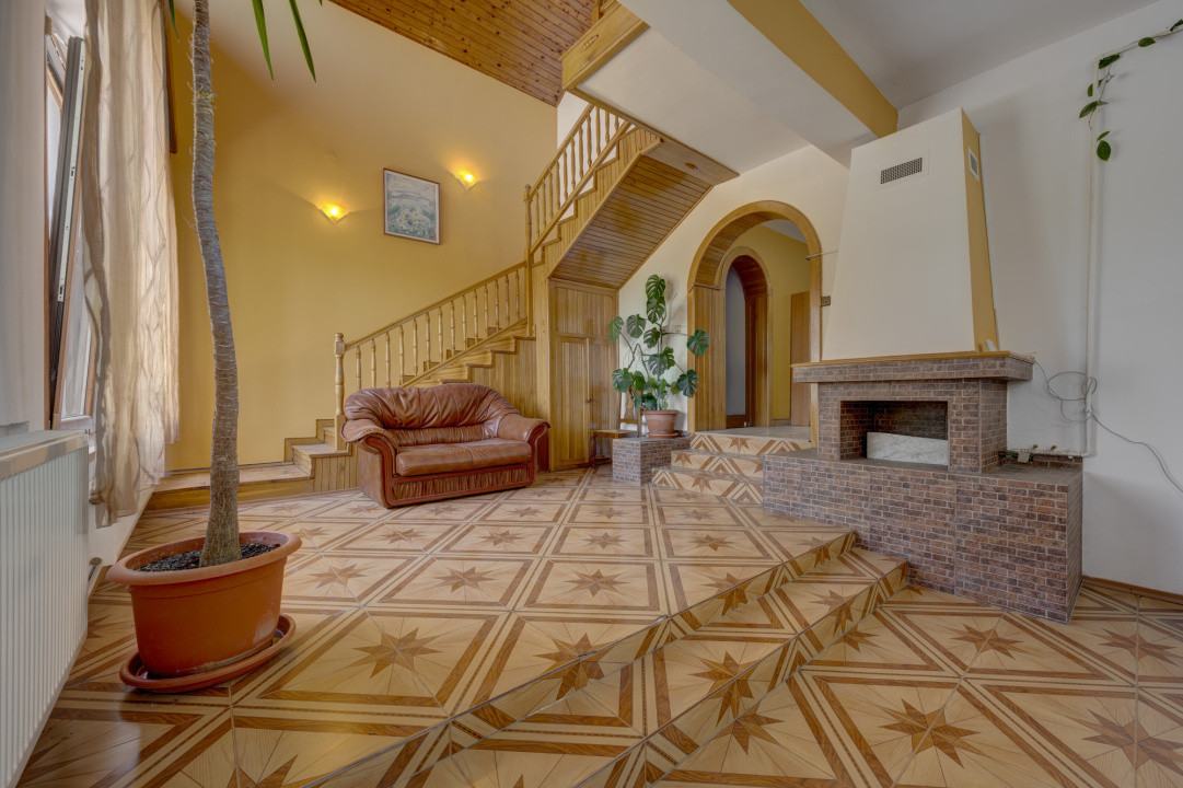 Casa de vacanta cu teren 5394 mp, Pucioasa, Dambovita	