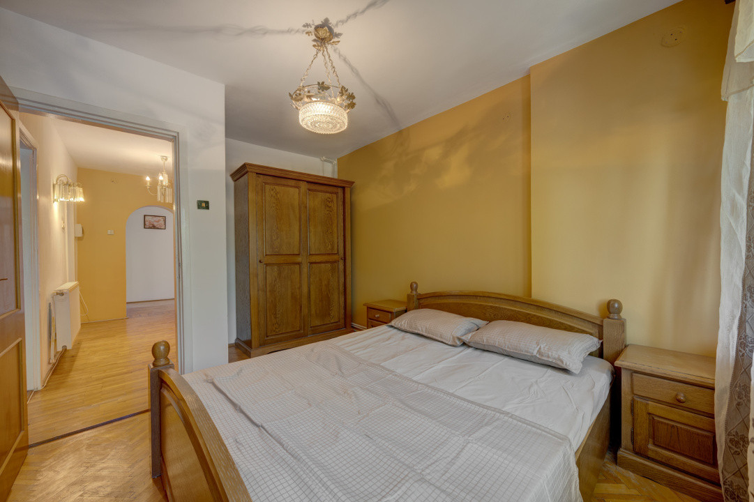 Casa de vacanta cu teren 5394 mp, Pucioasa, Dambovita	