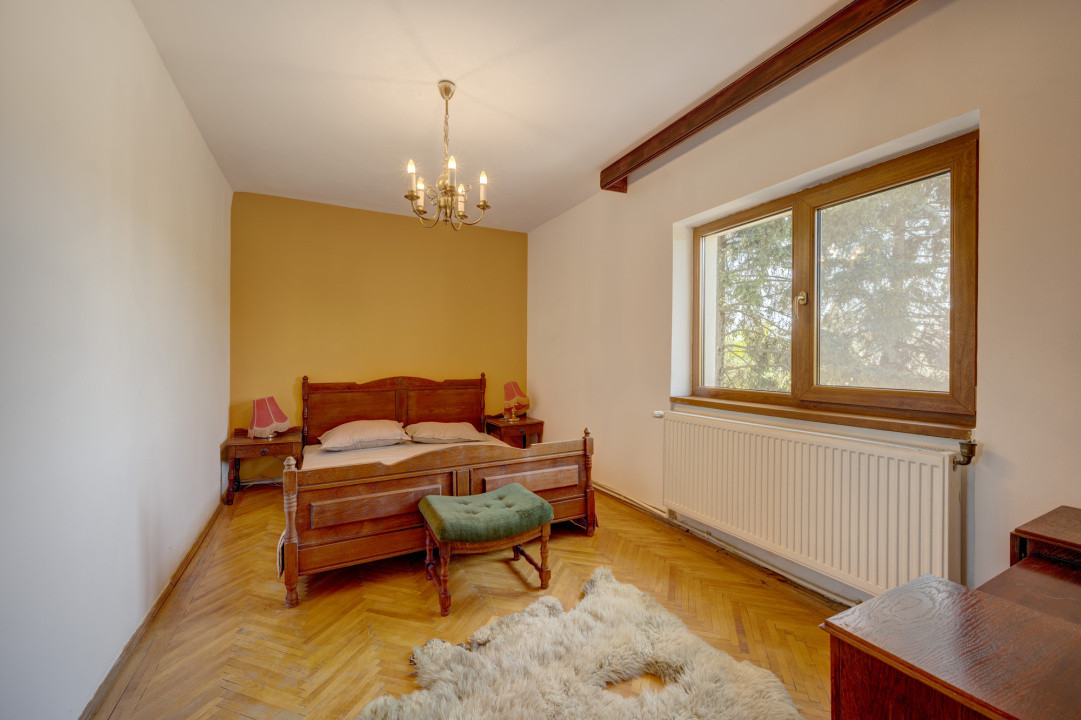 Casa de vacanta cu teren 5394 mp, Pucioasa, Dambovita	