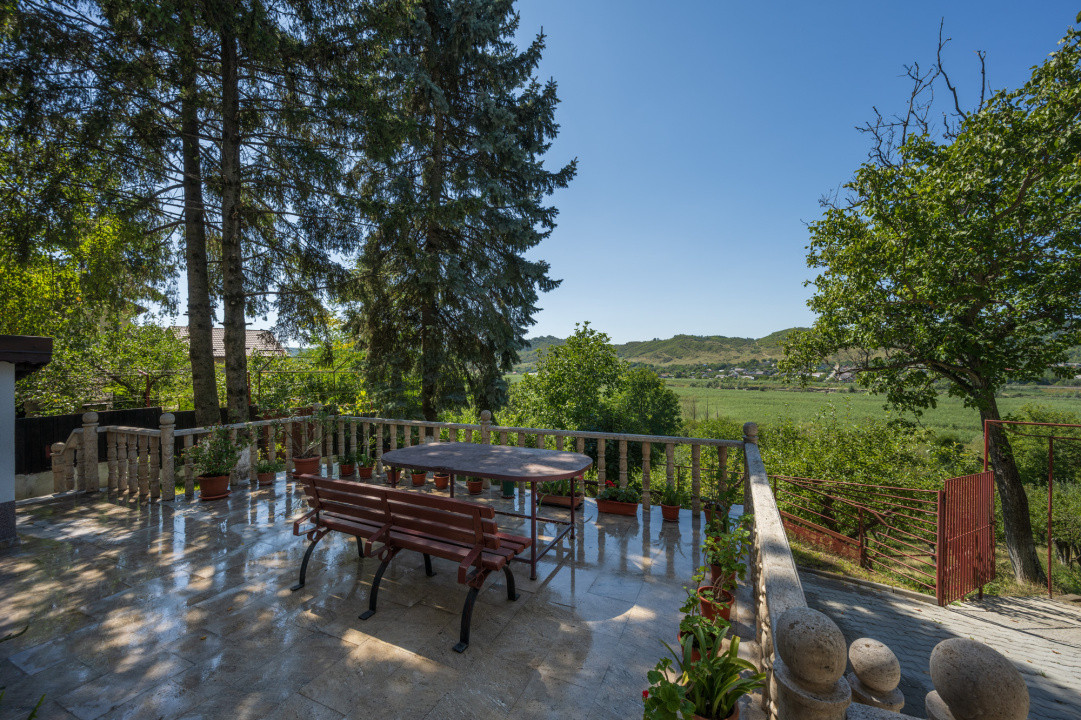 Casa de vacanta cu teren 5394 mp, Pucioasa, Dambovita	