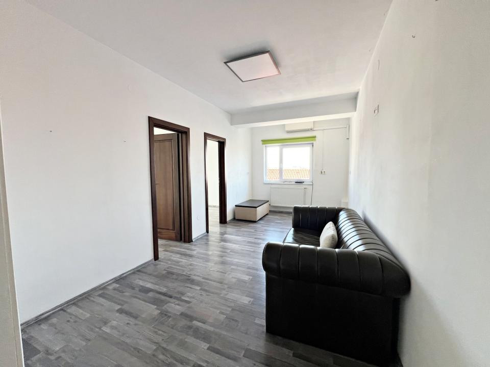 Spații de birouri de închiriat – 80 mp și 100 mp – clădire de birouri cu lift