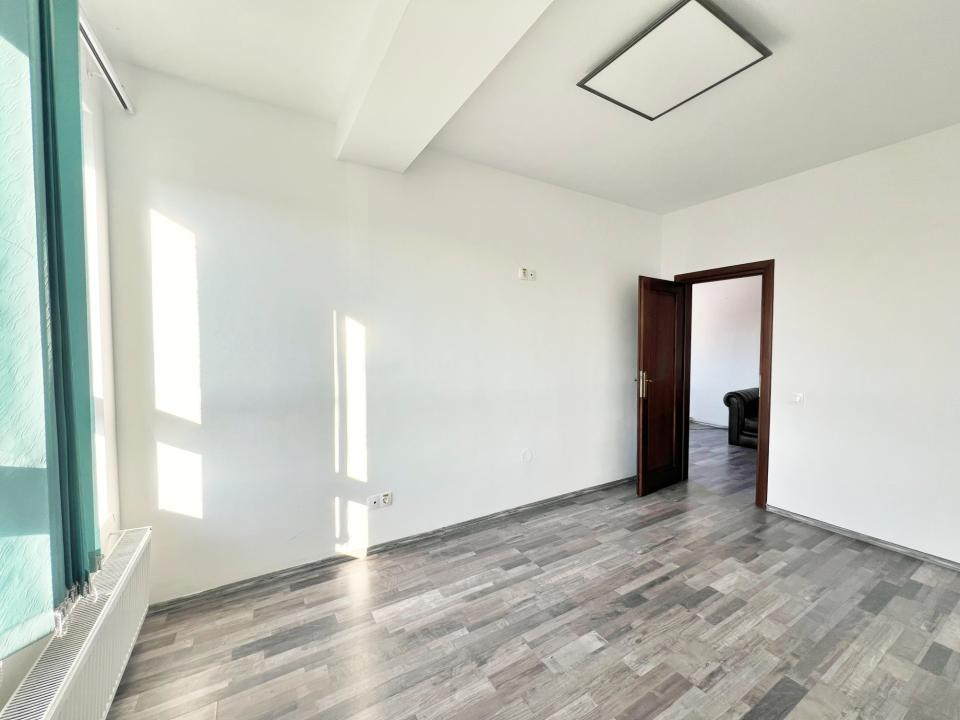 Spații de birouri de închiriat – 80 mp și 100 mp – clădire de birouri cu lift