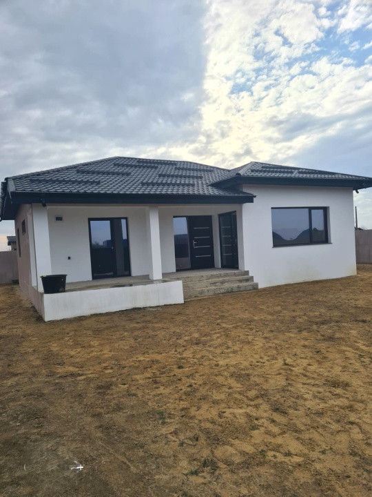 Casă parter, construcție solidă, teren generos – Cârcea, zona Metro