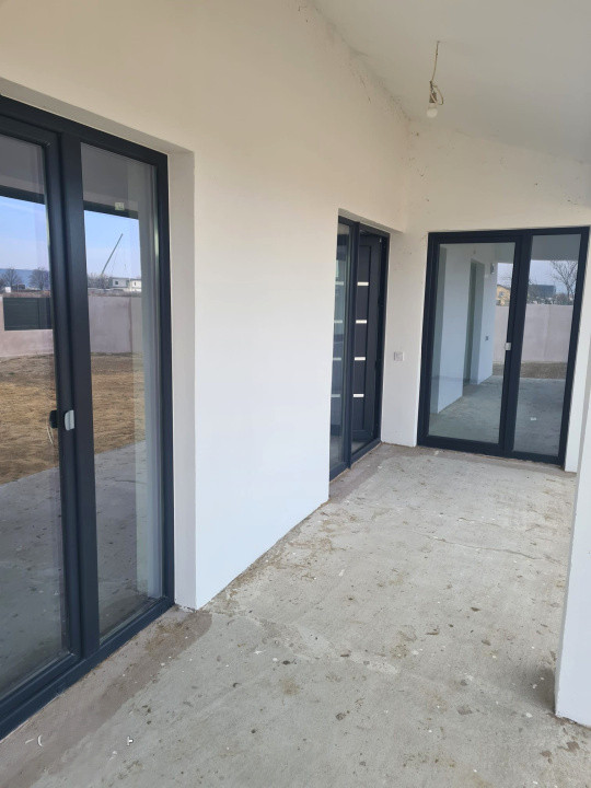 Casă parter, construcție solidă, teren generos – Cârcea, zona Metro