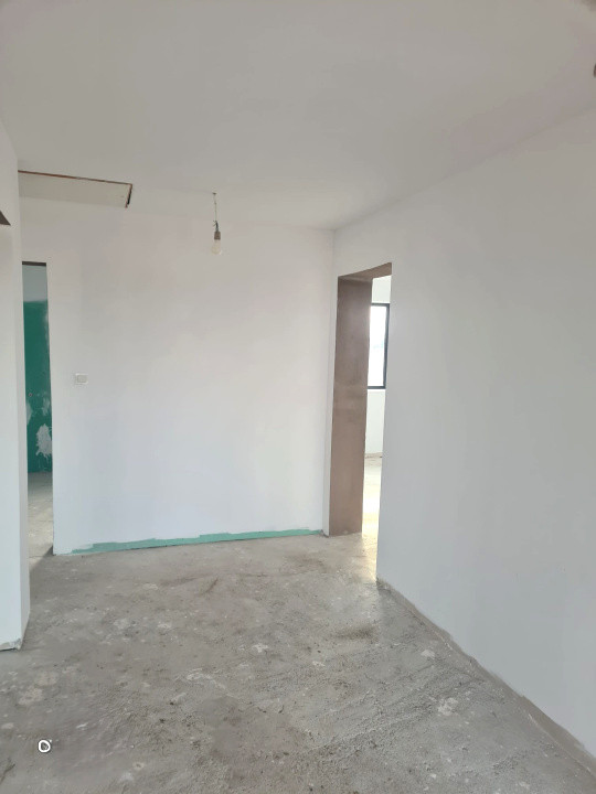 Casă parter, construcție solidă, teren generos – Cârcea, zona Metro