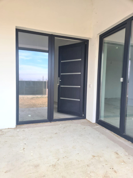 Casă parter, construcție solidă, teren generos – Cârcea, zona Metro