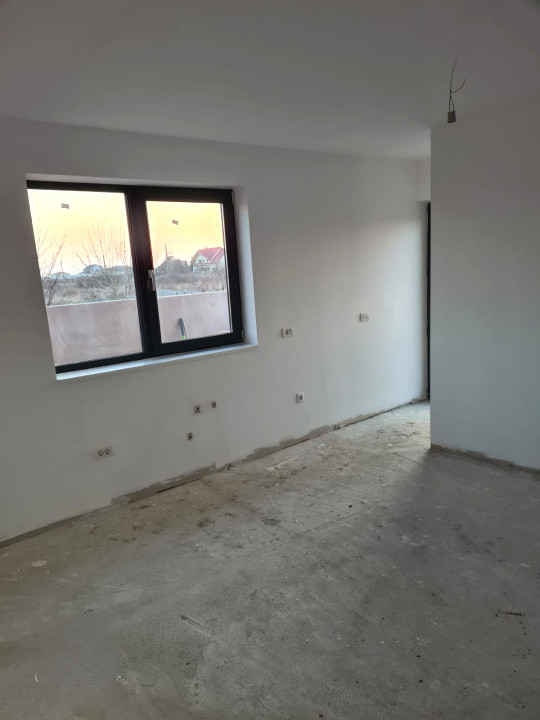 Casă parter, construcție solidă, teren generos – Cârcea, zona Metro