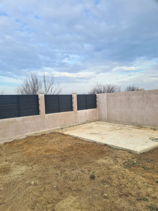 Casă parter, construcție solidă, teren generos – Cârcea, zona Metro