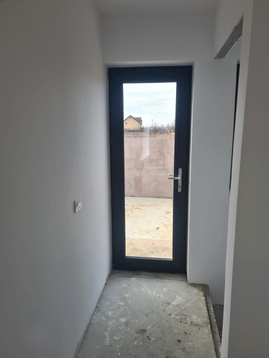 Casă parter, construcție solidă, teren generos – Cârcea, zona Metro