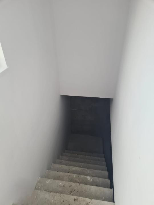 Casă parter, construcție solidă, teren generos – Cârcea, zona Metro