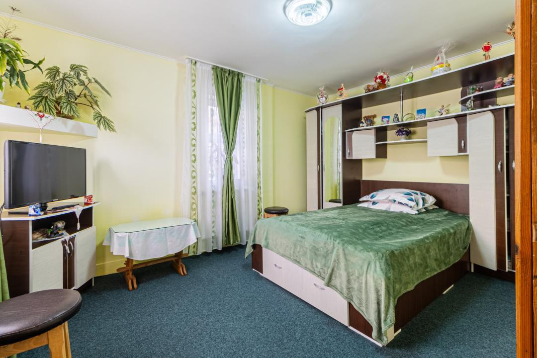 Casă individuală, vedere către Bucegi, la 300 m de Centru, Gară sau Cantacuzino