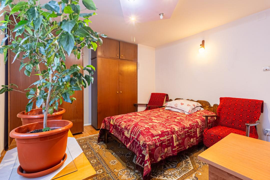 Casă individuală, vedere către Bucegi, la 300 m de Centru, Gară sau Cantacuzino