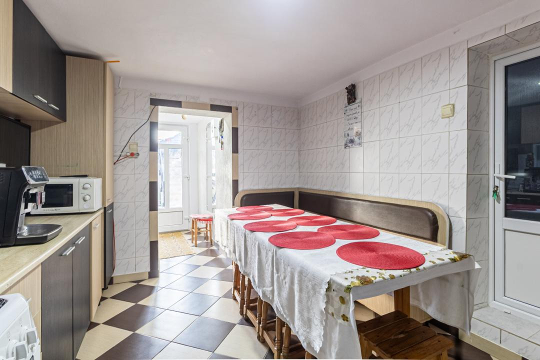 Casă individuală, vedere către Bucegi, la 300 m de Centru, Gară sau Cantacuzino