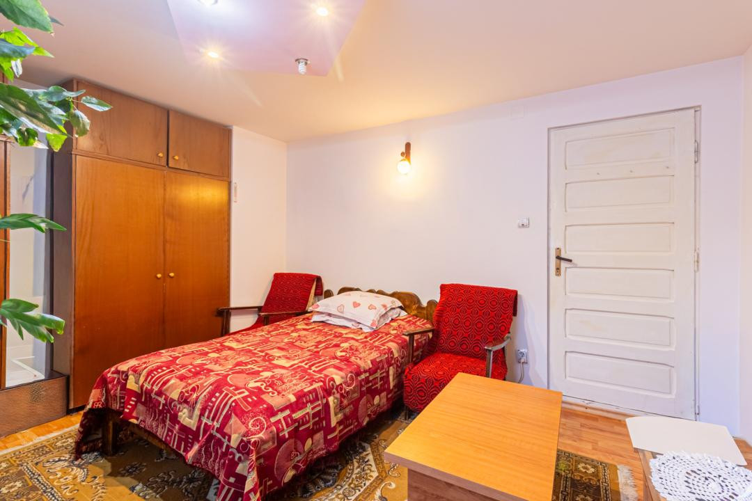 Casă individuală, vedere către Bucegi, la 300 m de Centru, Gară sau Cantacuzino