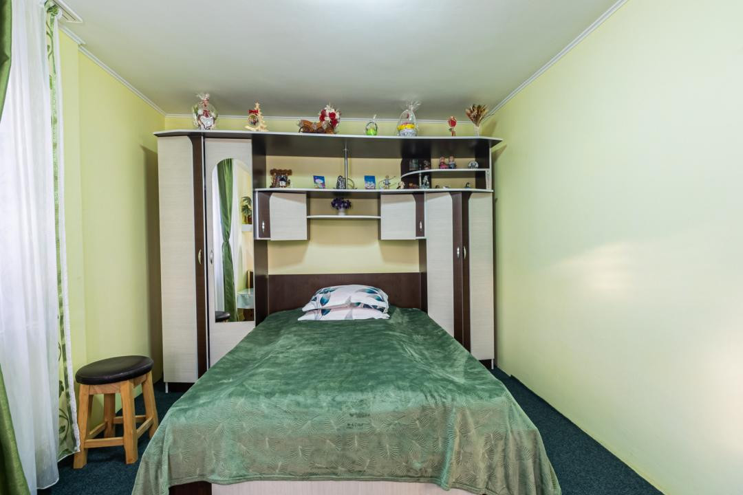 Casă individuală, vedere către Bucegi, la 300 m de Centru, Gară sau Cantacuzino