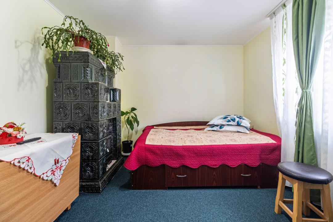 Casă individuală, vedere către Bucegi, la 300 m de Centru, Gară sau Cantacuzino